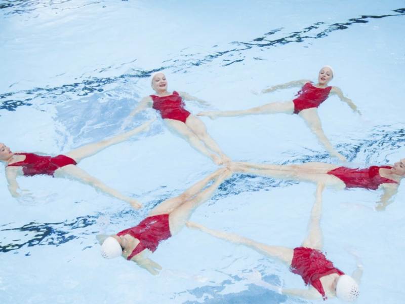 synchronized swimming, aquatic ballet, corporate event Paris, Paris entertainment, luxury event Paris, synchronized swimmers, aquatic show, corporate gala Paris, unique entertainment Paris, event planning Paris