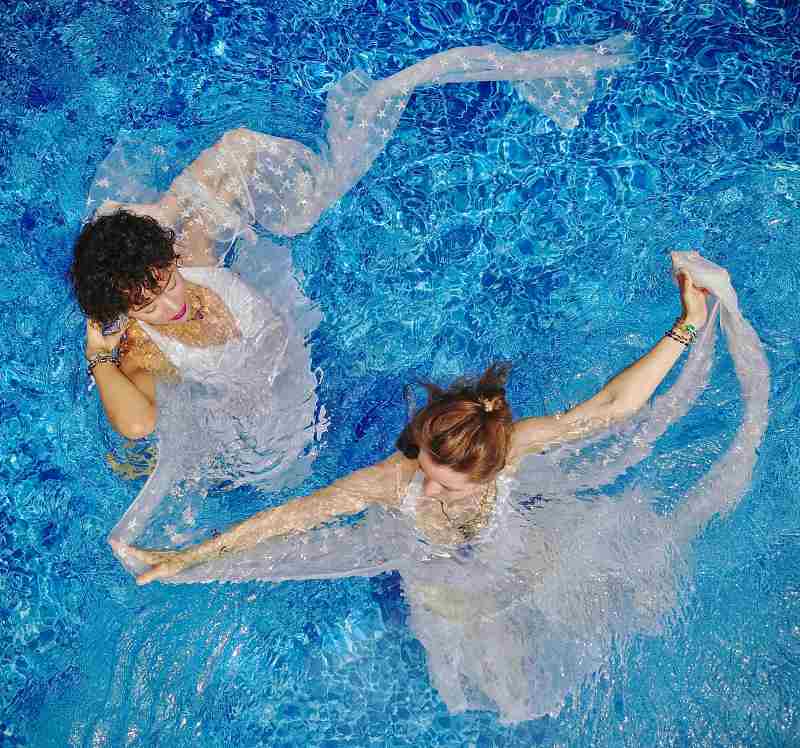 ballet aquatique, natation synchronisée spectacle, animation piscine événementielle, show aquatique, spectacle artistique aquatique, nageuses synchronisées, performance aquatique, show de natation synchronisée, spectacle piscine luxe, chorégraphie aquatique événement